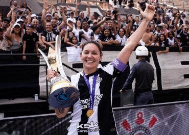 Torcida organizada do Corinthians organiza caravana para final da Libertadores Feminina