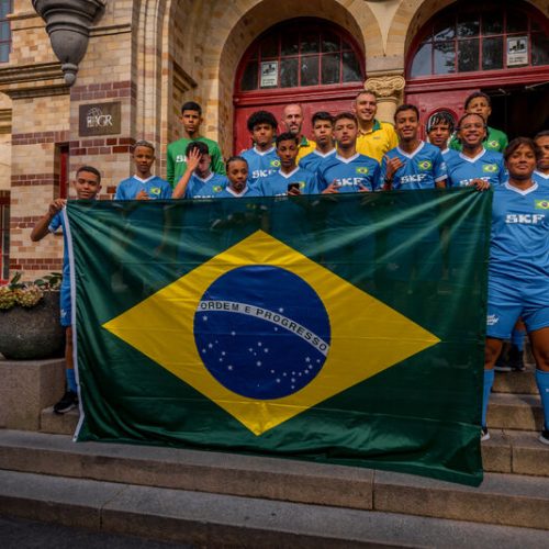 Jovens brasileiros disputam vaga para torneio mundial de futebol com apoio da SKF