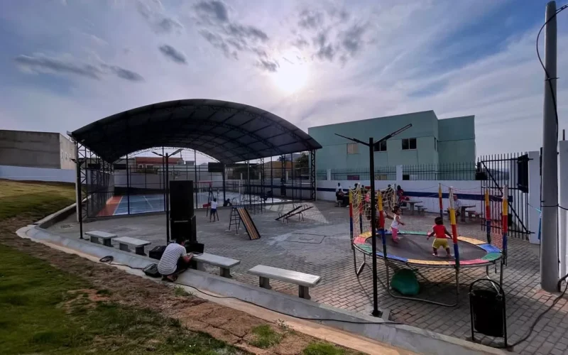 Inauguração de quadra esportiva no bairro Asa Branca pelo governo municipal do Carmo