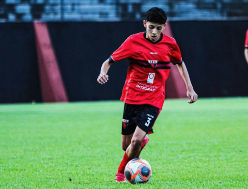 Entre a escola e os gramados: Giovani Felix Bruno se destaca no futebol de São João da Boa Vista e visa carreira no esporte