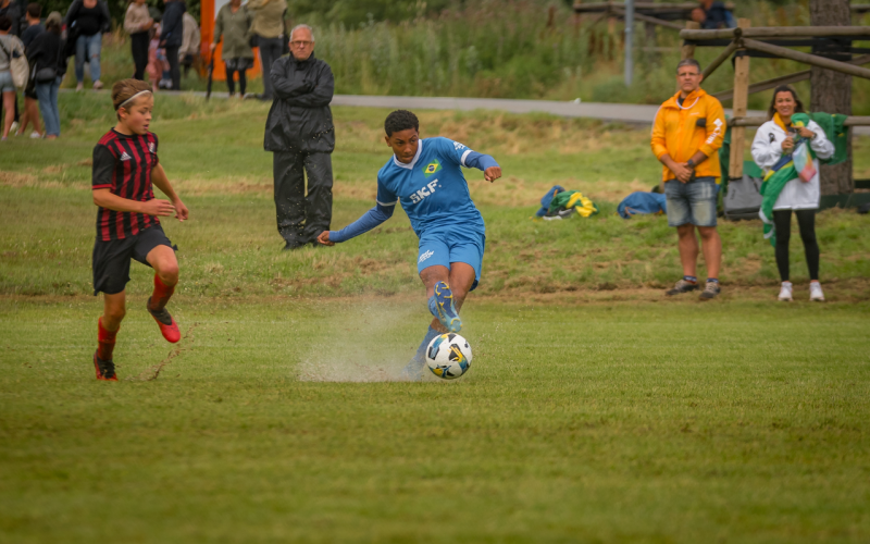 Com ex-participante hoje no Santos, SKF leva nova equipe brasileira à Gothia Cup, torneio internacional de futebol