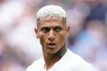Richarlison recua em ação para rescindir com o Tottenham, mas proposta do Vasco é considerada baixa