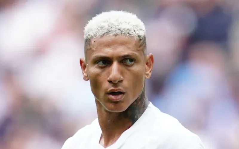 Richarlison recua em ação para rescindir com o Tottenham, mas proposta do Vasco é considerada baixa