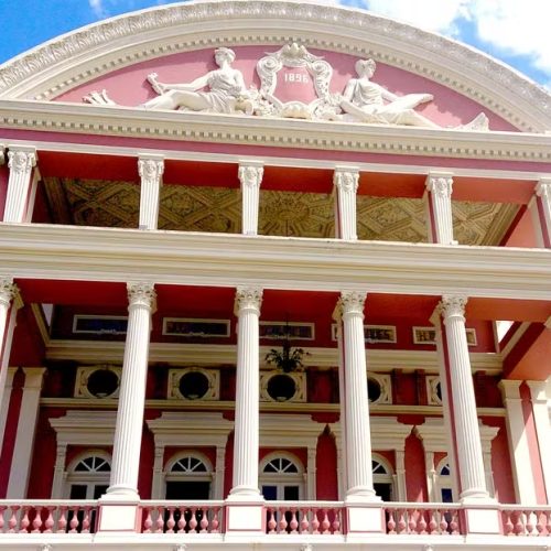 Liverpool destaca Teatro Amazonas em campanha e revive laços históricos com Manaus; saiba mais