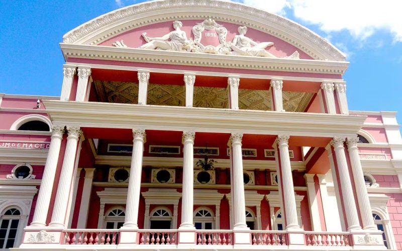 Liverpool destaca Teatro Amazonas em campanha e revive laços históricos com Manaus; saiba mais